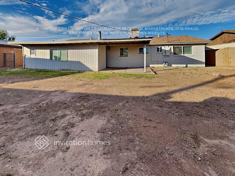 Building Photo - 1539 W 7th St