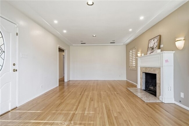 Building Photo - 10832 Huston St