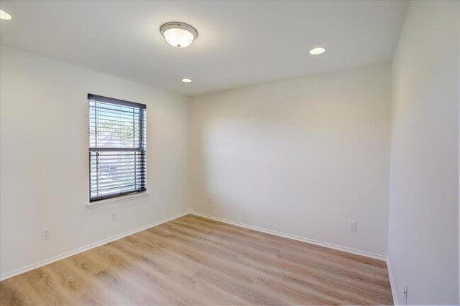 Building Photo - 6800 Sunderland Trail