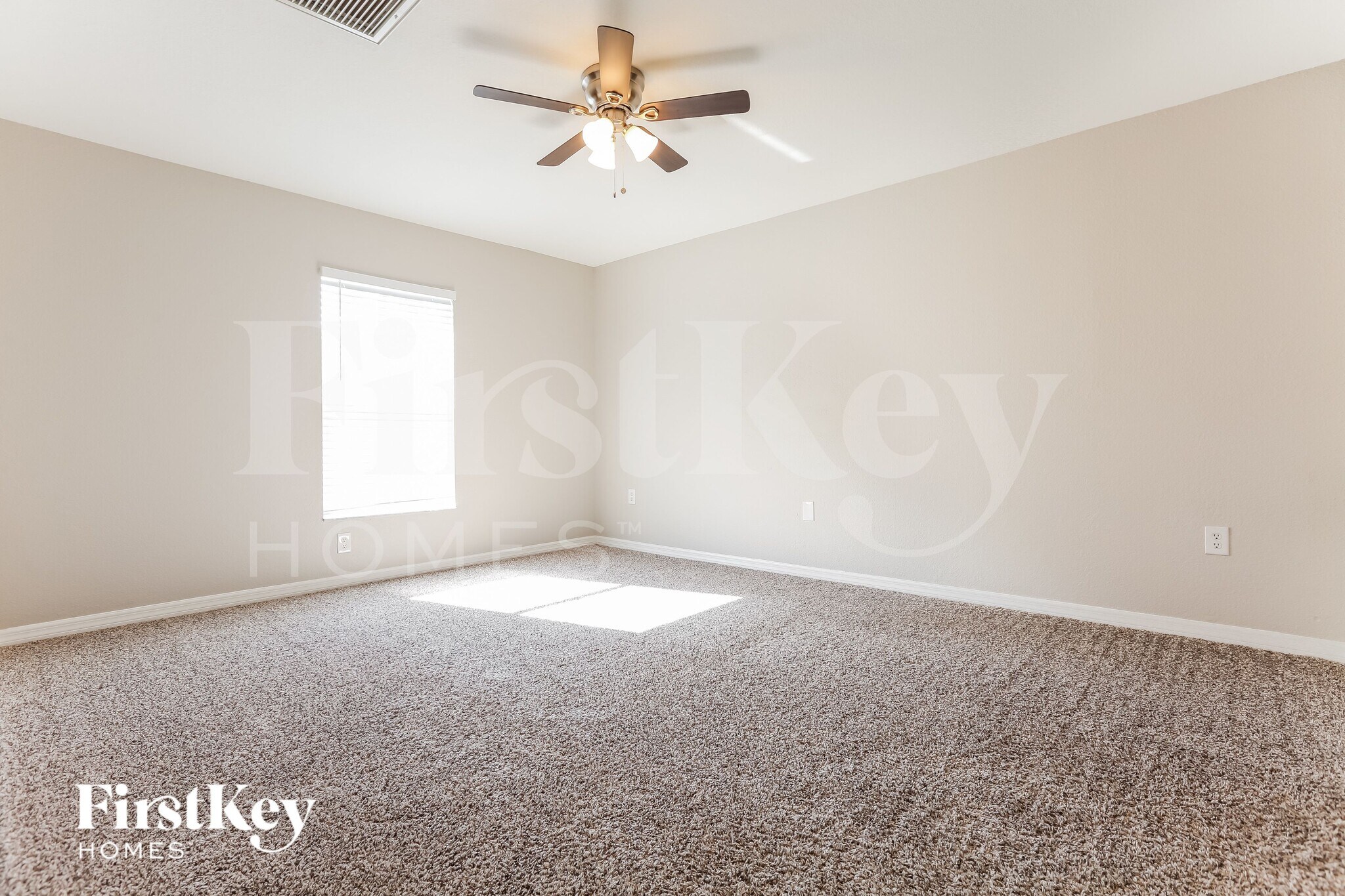 Building Photo - 2637 Lacroix Ave