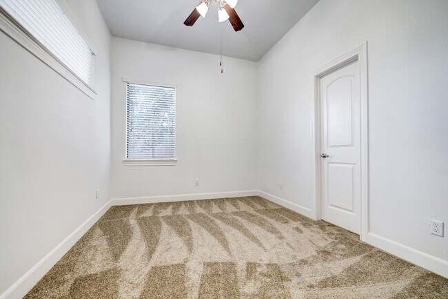 Building Photo - 2364 Sperber Ln