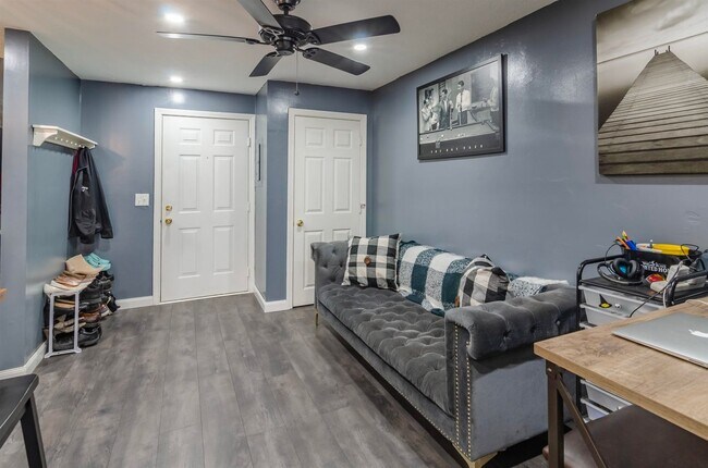 Building Photo - 5 Timberwood Dr