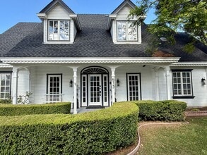 Building Photo - Stunning 4 Bedroom 3 Bath Home in Campbell