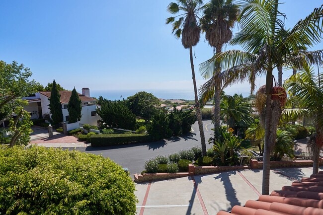 Building Photo - Aqua Vista - Entertainers Playhouse