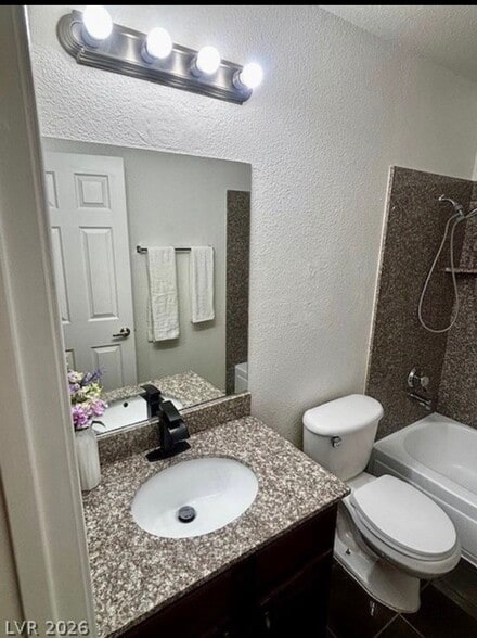 Building Photo - 5044 River Glen Dr