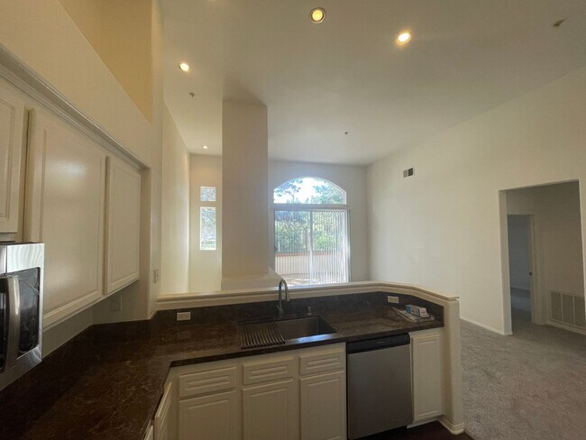 Building Photo - 2 Bedroom 2 Bath, Upper Unit Condo in the ...