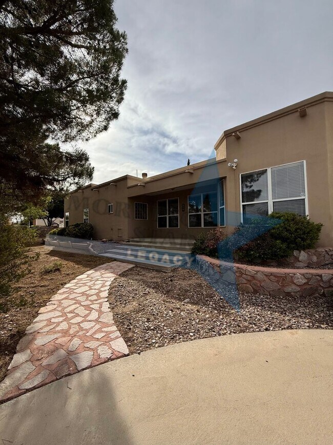 Building Photo - Spacious 3-Bedroom Home Off Roadrunner!