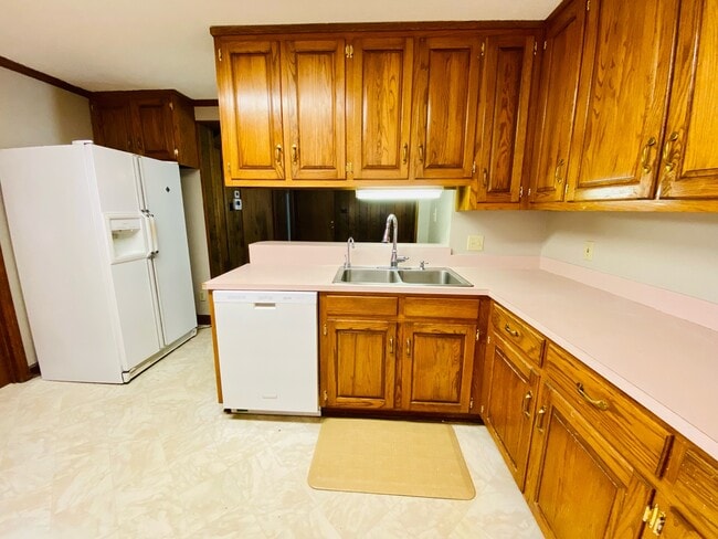 Building Photo - 4663 Rosewood Dr