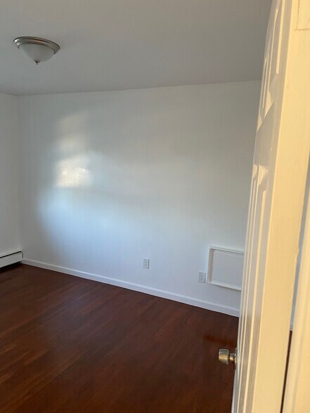 Building Photo - 94 Emporia Ave