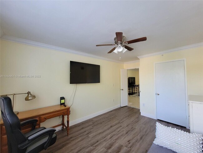 Building Photo - 400 Scotia Dr