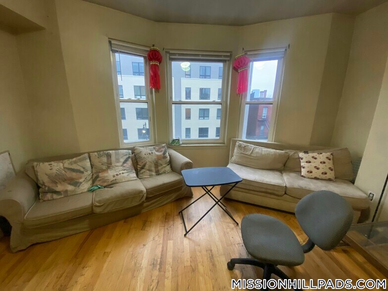 Building Photo - 1458 Tremont St