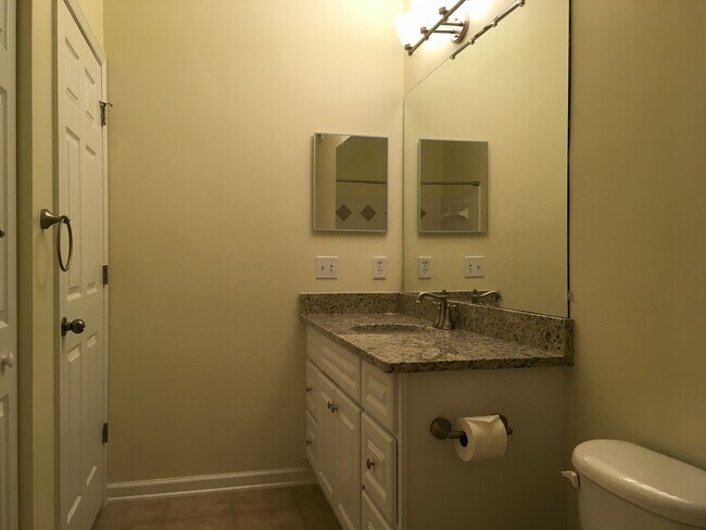 Building Photo - 12879 Madison Pointe Cir