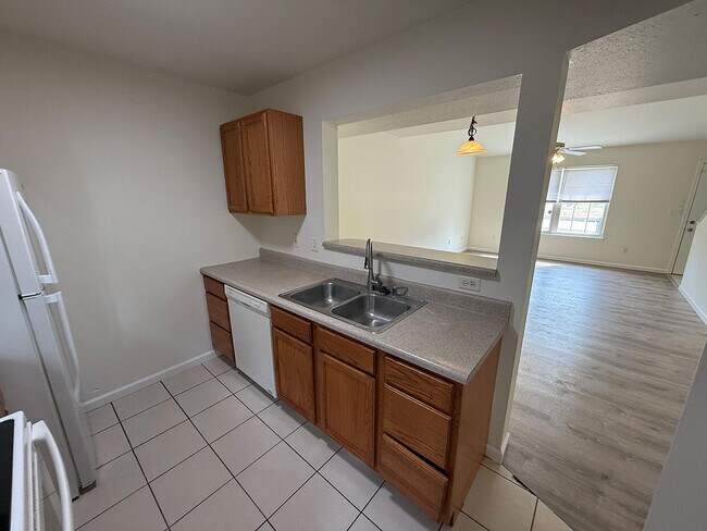 Building Photo - 1417 Raleigh Dr