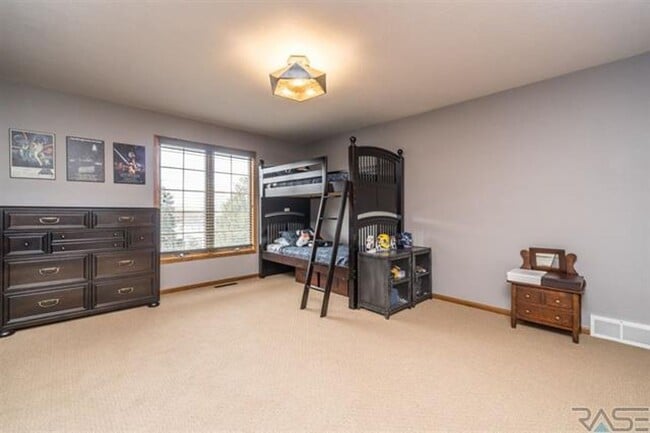Building Photo - 4404 S Yellowstone Ln