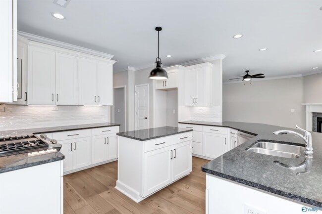 Building Photo - 9057 Redstone Square Dr