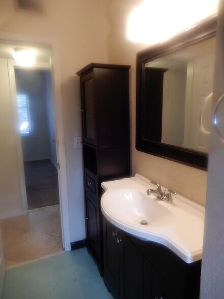 Building Photo - 1400 Corbett Ln