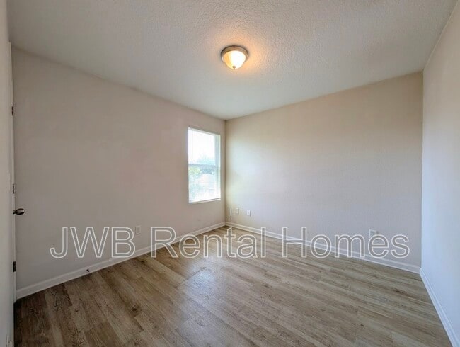 Building Photo - 9020 Eaton Ave