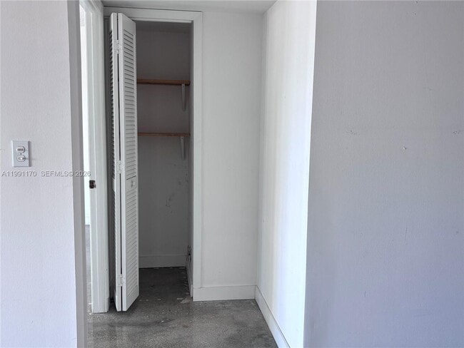 Building Photo - 400 South Pointe Dr