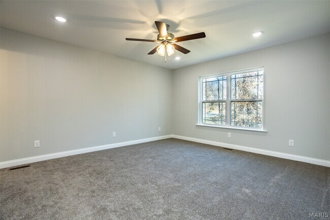 Building Photo - 652 N Kansas St