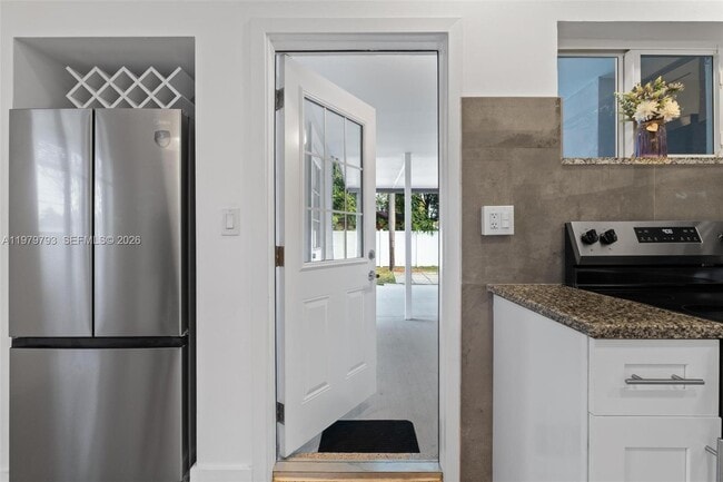 Building Photo - 201 NE 169th St