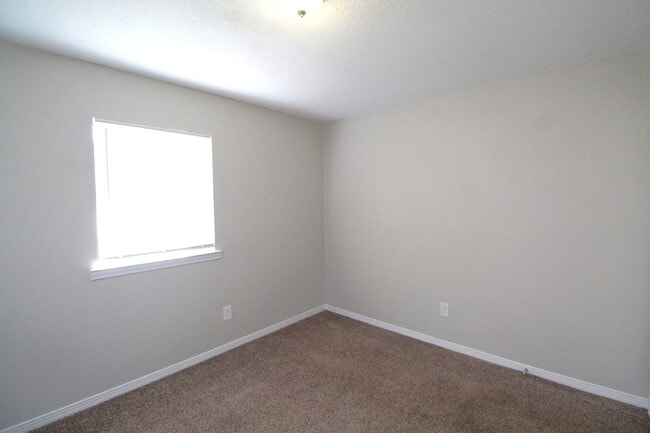 Building Photo - Updated 2BR/1BA Duplex Off 9 Mile Rd | All Tile Flooring | Pet-Friendly | Immediate Move-In