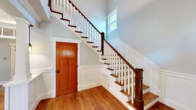 Building Photo - 2320 Chesterfield Ave
