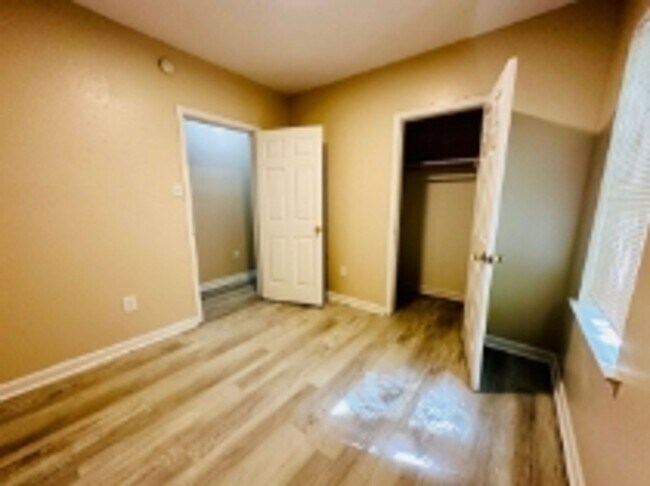 Building Photo - House for Rent