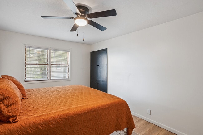 Building Photo - 403 River Dr