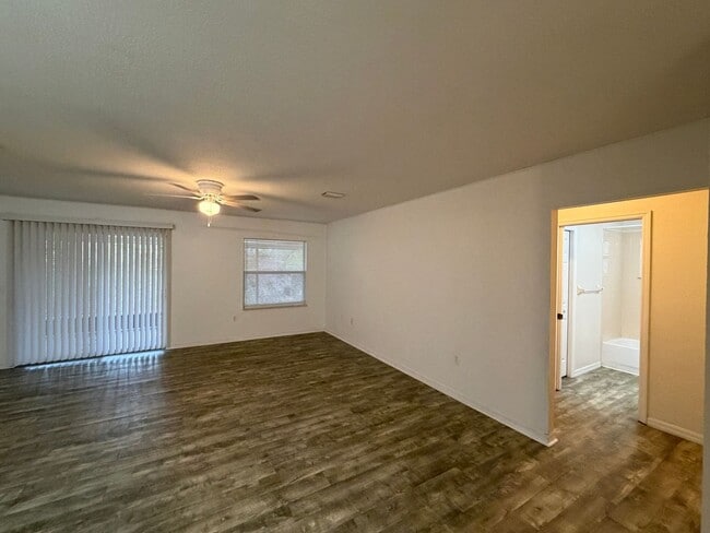 Building Photo - Rainbow Springs Country Club 2/2 ***Won't Last***