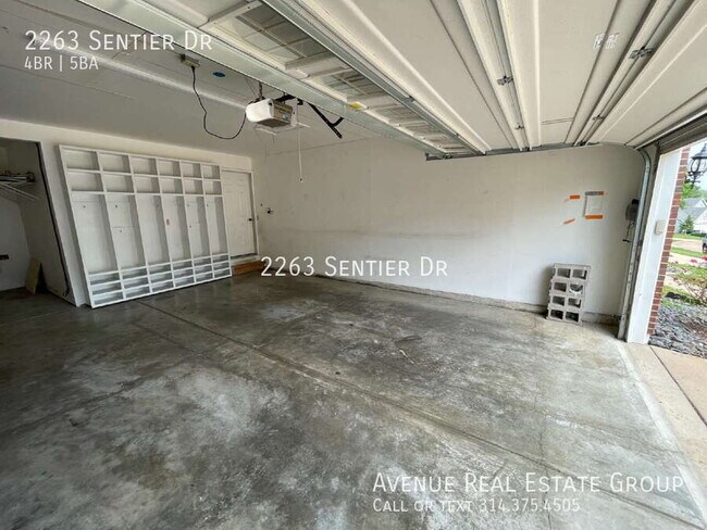 Building Photo - 2263 Sentier Dr