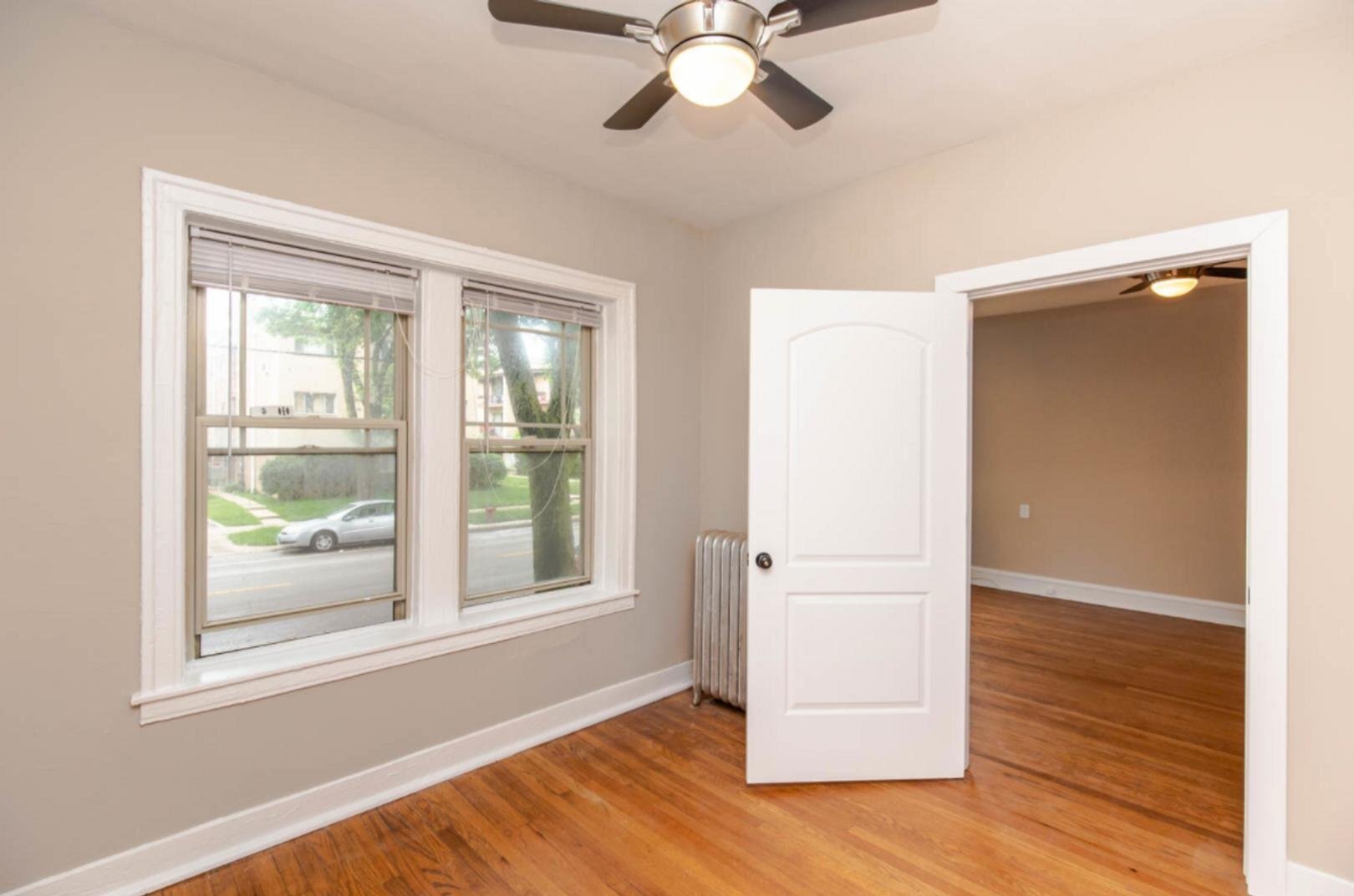 Building Photo - 1337 W Touhy Ave