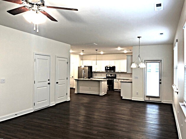 Building Photo - 203 Gregory Dr