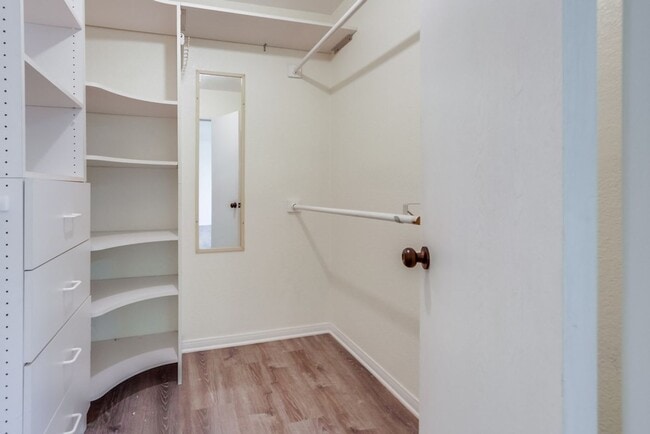 Building Photo - Downtown Vista Townhome, Available Now!