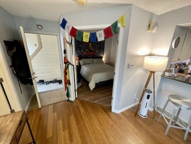 Building Photo - Charming 2 Bedroom Condo in Boulder's Powderhorn Community