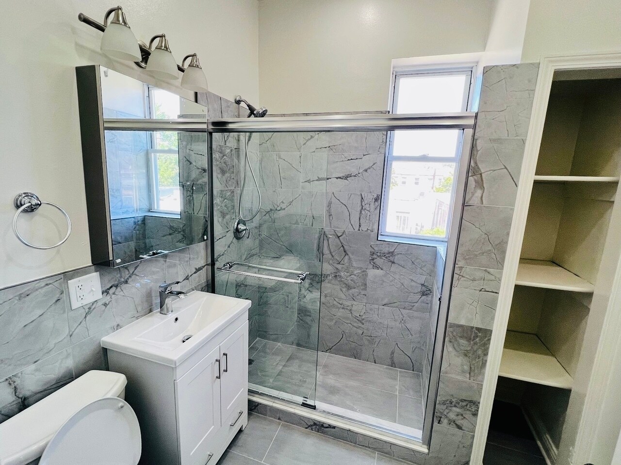 Building Photo - 4244 N Spaulding Ave