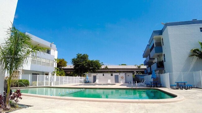 Building Photo - 2496 SW 17th Ave