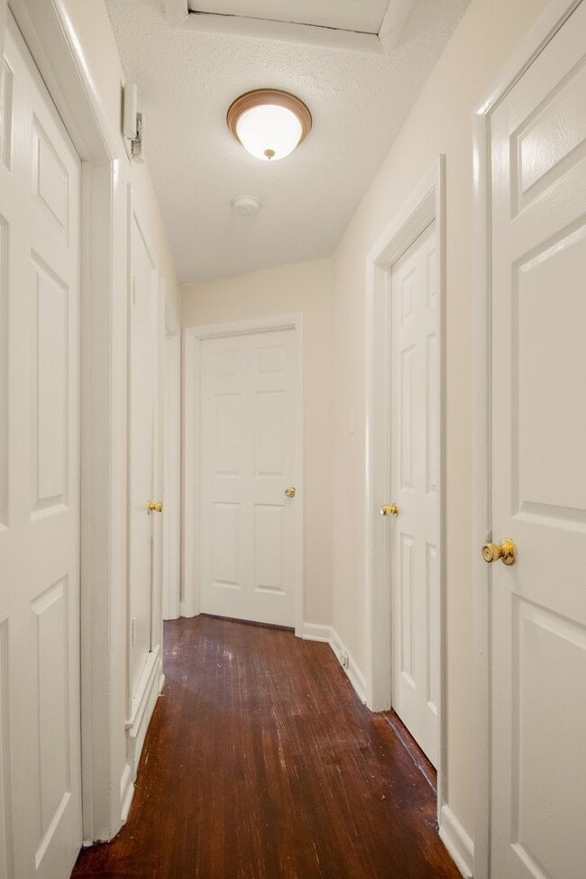 Building Photo - VOUCHERS ACCEPTED!!  Fully Updated 3BR/1B ...