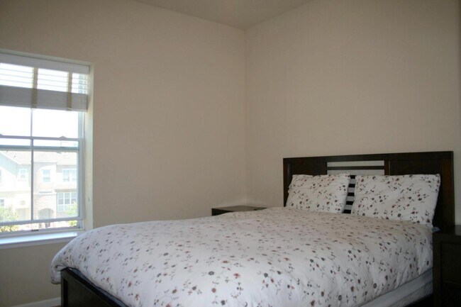 Building Photo - Beautiful Sunnyvale Townhouse!