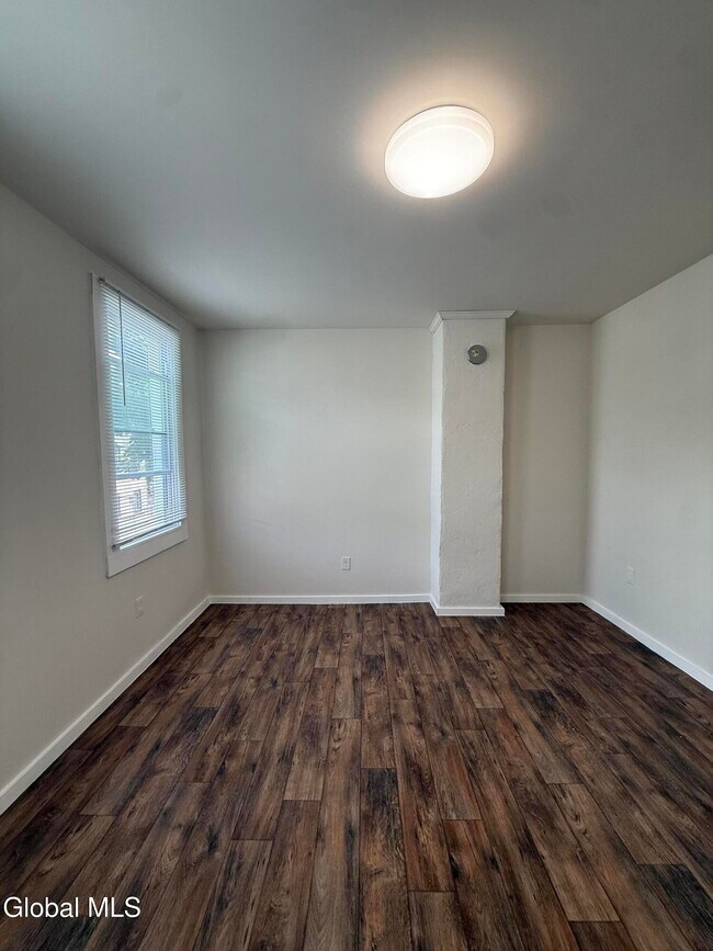 Building Photo - 446 1st St