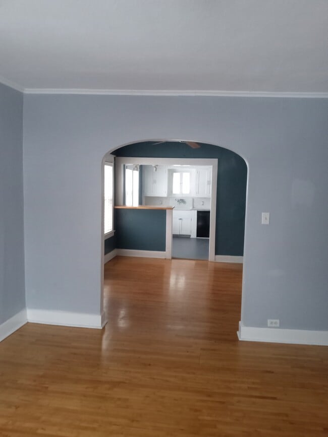 Building Photo - 1211 23rd Ave NE