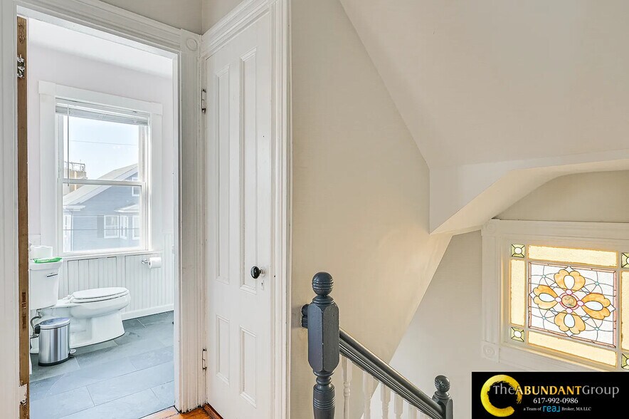 Building Photo - 44 Cottage St