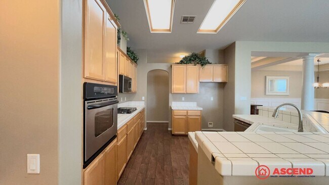 Building Photo - Beautiful Home Located In The Southwest!