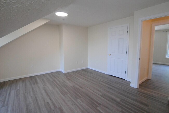 Building Photo - 68 Georgetown Dr