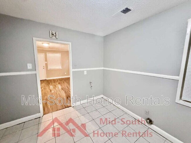 Building Photo - 4050 Pikes Peak Ave