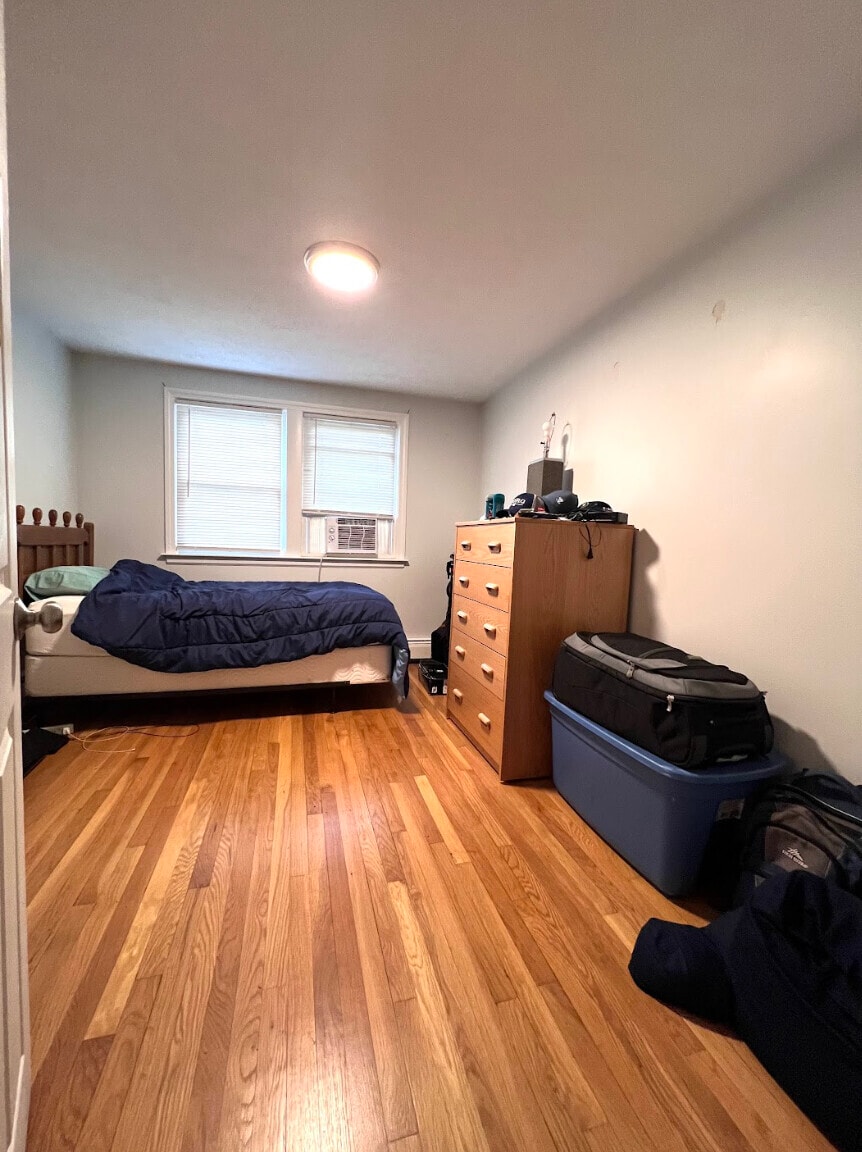 Building Photo - 117 Cowing St