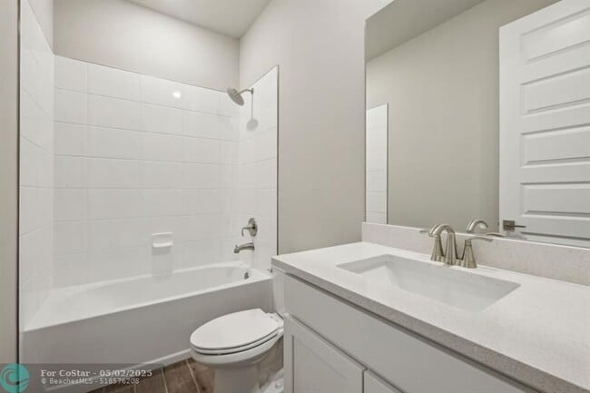 Building Photo - 9041 Dahlia Cir