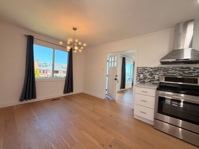 Building Photo - Spacious 4 Bedroom/2Bathroom Home in South San Francisco!
