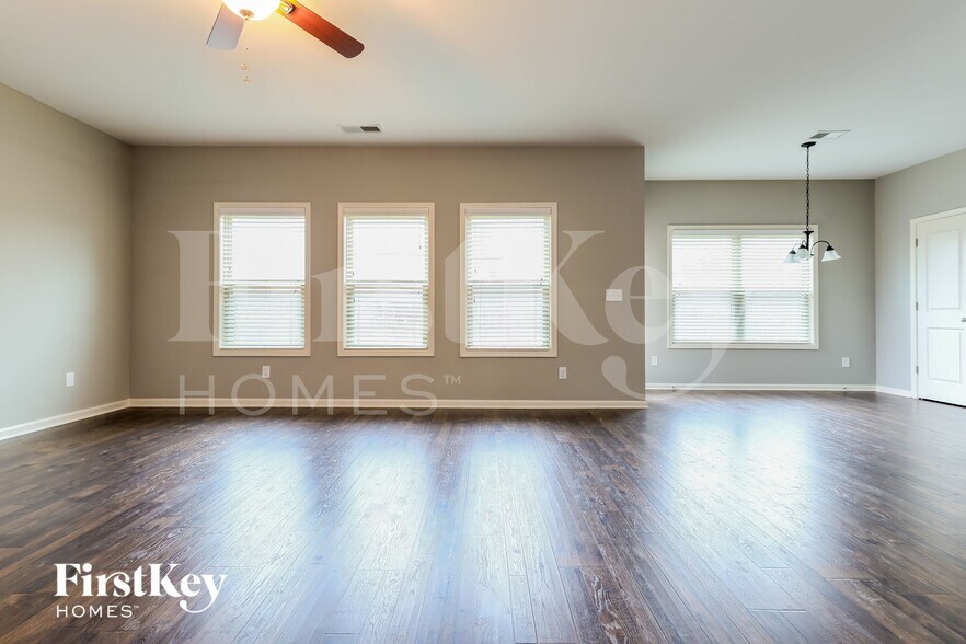 Building Photo - 4218 Spruce Trail