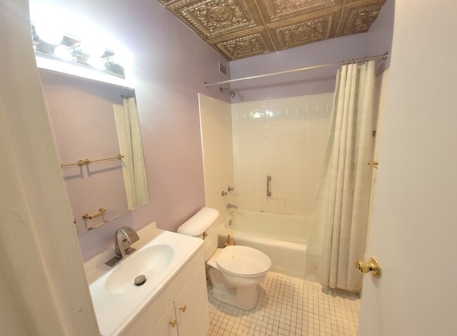 Building Photo - 5415 N Sheridan Rd