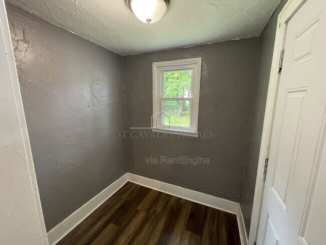 Building Photo - 730 Noble Ave